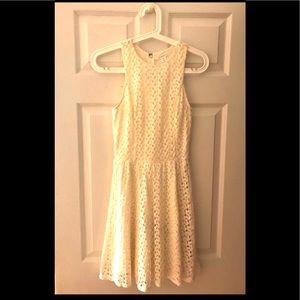 WHITE LACE DRESS IN LIKE NEW CONDITION 🌸